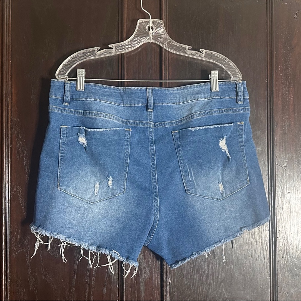 5/$25 😻 Amazon Blue Distressed Jean Shorts - Picture 2 of 5